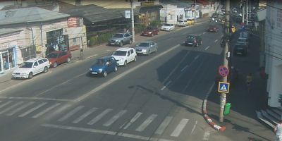 VIDEO Accident surprins de o camera de supraveghere din Buzau. Dupa ce a lovit un biciclist de 8 ani, soferul a disparut