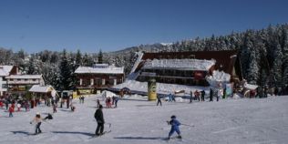 Se deschide sezonul de schi la Predeal. Nu lipsesc petrecerile si coborarea cu torte