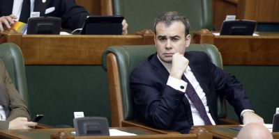 Un consilier parlamentar le-a explicat judecatorilor Curtii Supreme cum a cumparat la licitatii zeci de tablouri pentru Darius Valcov
