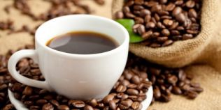 Calitatile nebanuite ale zatului de cafea: ingredient-minune in mastile cosmetice, dezodorizant natural pentru casa
