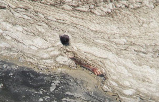 OLIMPIADA GROAZEI. Cadavre umane plutesc in apele de la Rio si asa pline de reziduuri. Un medic transeaza situatia: 