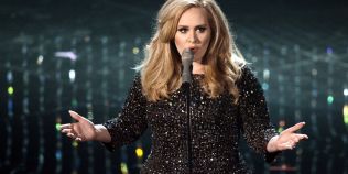 Adele spune ca a refuzat sa cante la gala Super Bowl 2017, dar Liga Nationala de Fotbal sustine ca nu a ofertat-o