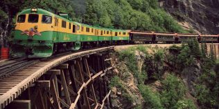 VIDEO Cele mai periculoase cai ferate din lume. Locurile stranii pe unde este greu de crezut ca poate trece trenul