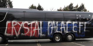 Fanii unei formatii din Anglia au vandalizat din greseala propriul autocar