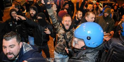 Italia: Ciocniri intre extrema dreapta si forte de ordine la Macerata