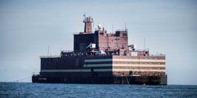 FOTO Prima centrala nucleara plutitoare din lume, prezentata in portul Murmansk
